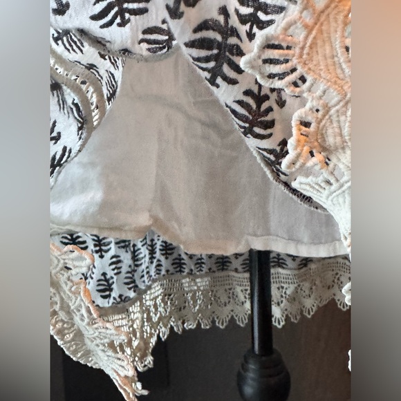 Old Navy black and white tropical Boho Dress size medium - Picture 4 of 9